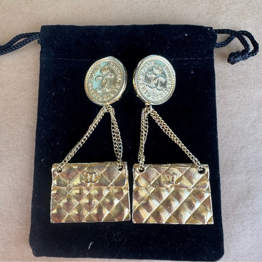 Coco Chanel Vintage Gold Metal CC Coin and Quilted Flap Bag Drop Earrings 1993 - Picture 6 of 12